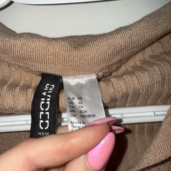 H&M Ribbed Tan Long Sleeve Top - Picture 2 of 2